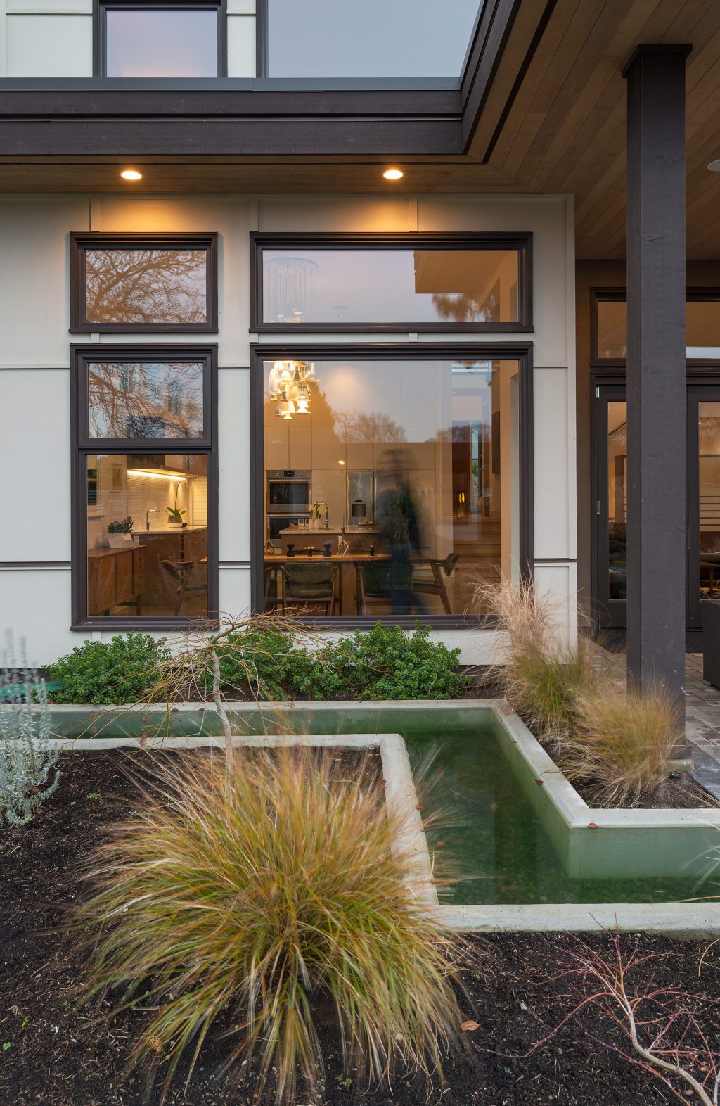 West Coast Modern Home Wears Casual Midcentury Vibe – Modern Home